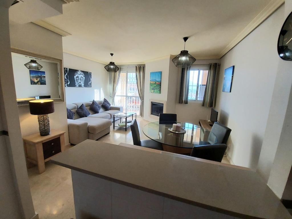 Duquesa Fairways, A Spacious Apartment With Fabulous Views And Facilities มานิลบา ภายนอก รูปภาพ