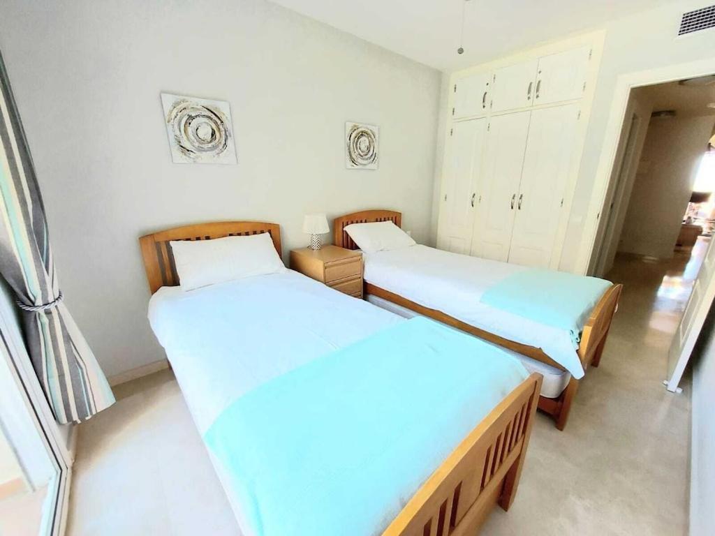 Duquesa Fairways, A Spacious Apartment With Fabulous Views And Facilities มานิลบา ภายนอก รูปภาพ